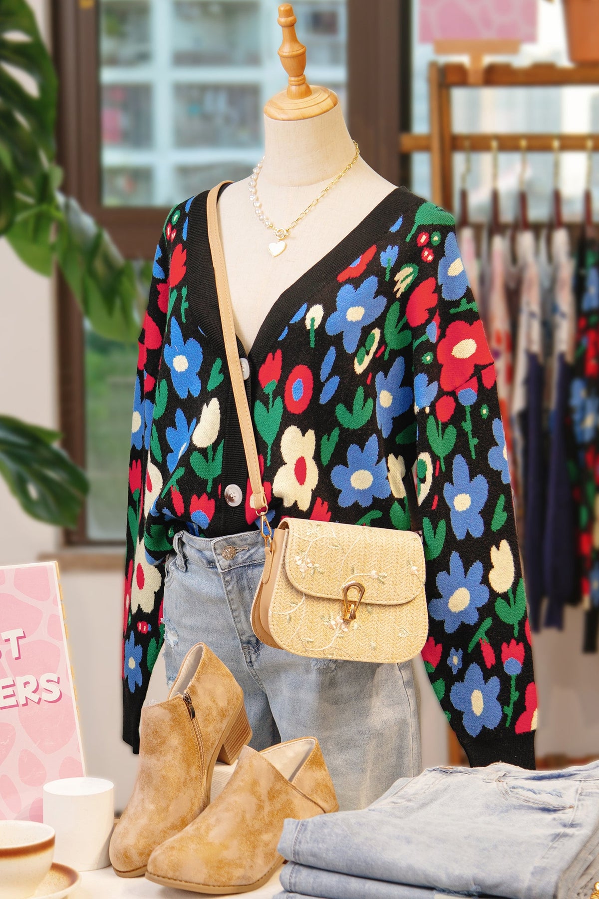 Marielle | Women's Floral V-Neck Buttoned Short Cardigan