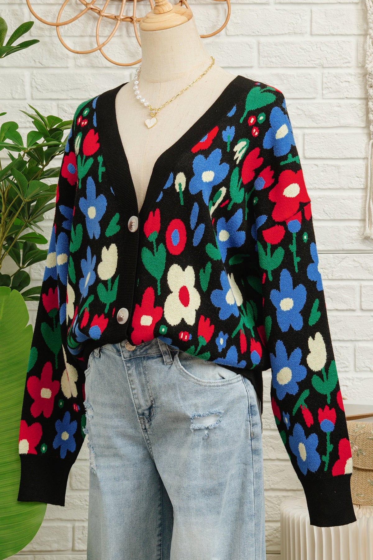 Marielle | Women's Floral V-Neck Buttoned Short Cardigan
