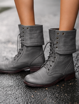 Rowena | Women’s Vintage Lace-Up Boots