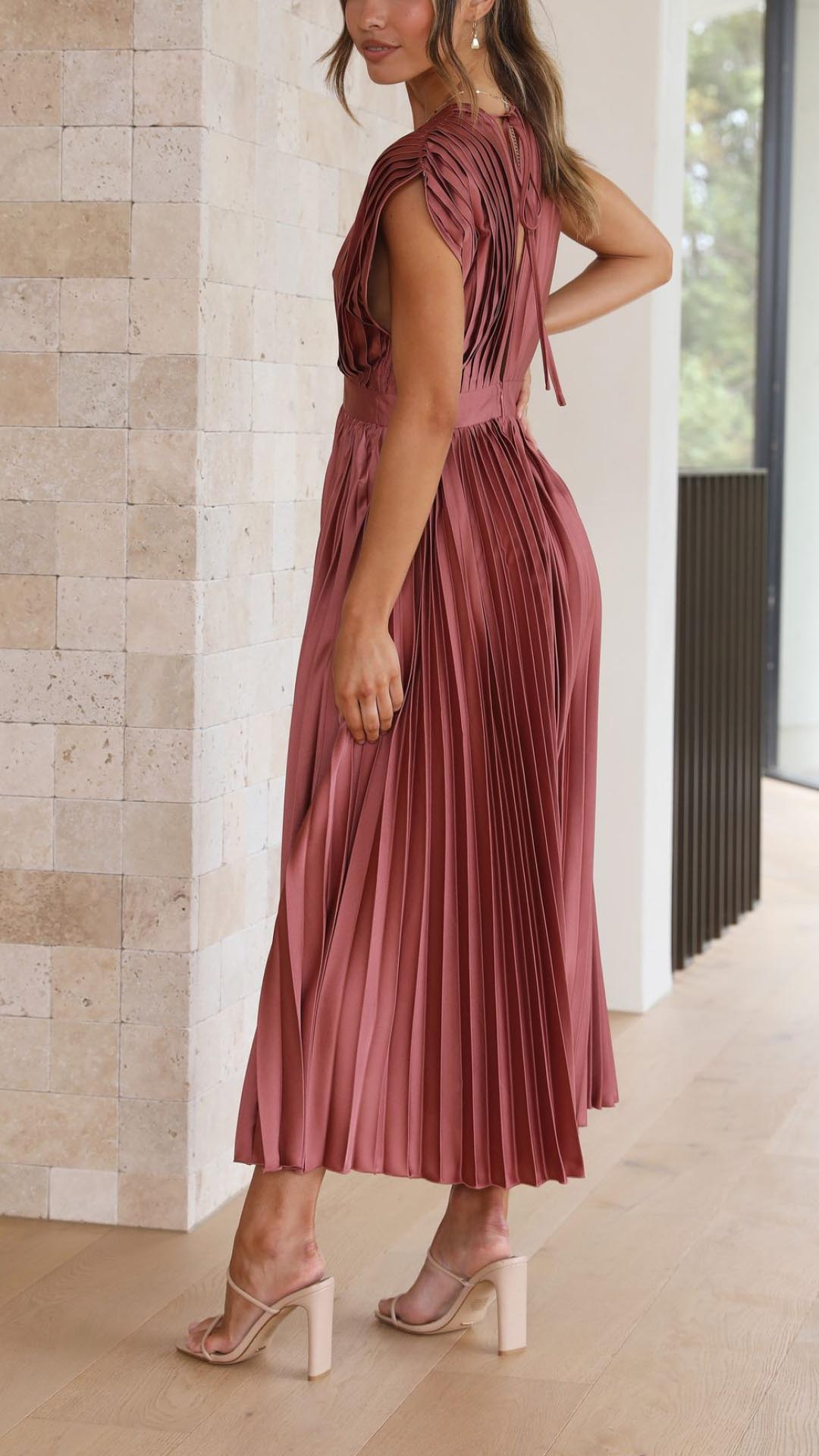 Maria | Elegant Pleated Maxi Dress
